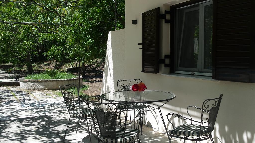 Orange Grove Suites Benitses  Exterior foto